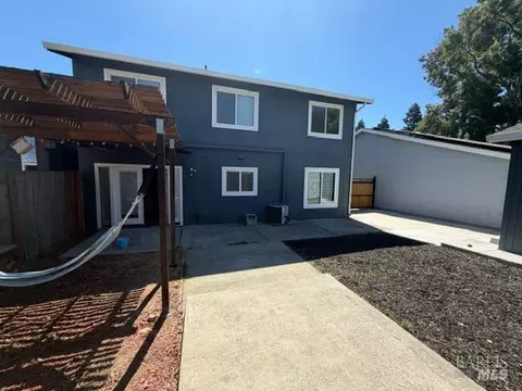 Exterior - 130 Vail Ct, Vacaville, CA 95687 photo 7 of 8