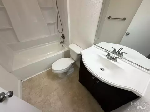 Bath - 130 Vail Ct, Vacaville, CA 95687 photo 4 of 5