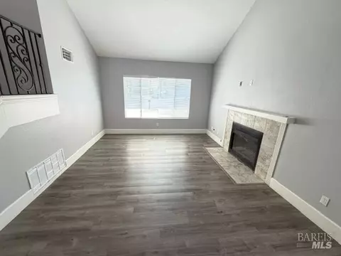 Living - 130 Vail Ct, Vacaville, CA 95687 photo 2 of 6