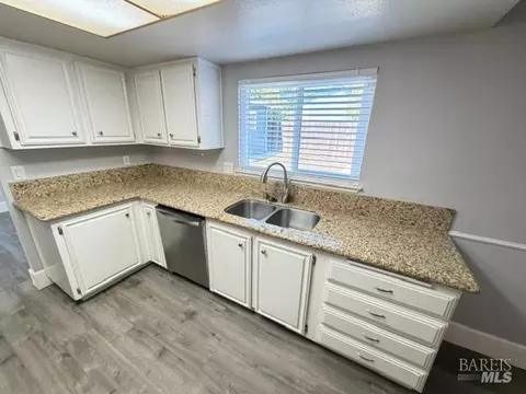 Kitchen - 130 Vail Ct, Vacaville, CA 95687 photo 2 of 3
