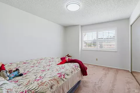 Bedroom - 397 W Railroad Ave, Cotati, CA 94931 photo 6 of 10