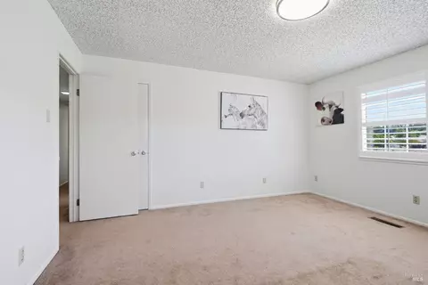 Bedroom - 397 W Railroad Ave, Cotati, CA 94931 photo 5 of 10