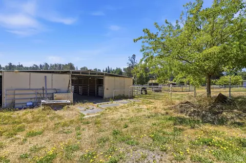 Exterior - 397 W Railroad Ave, Cotati, CA 94931 photo 14 of 16