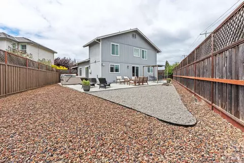 3690 Hillary Ct, Santa Rosa, CA 95403