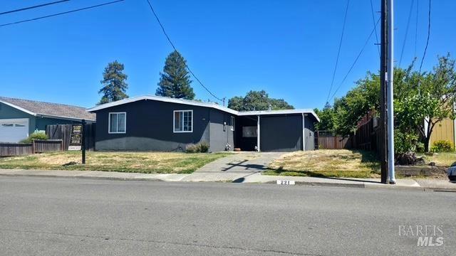 221 Terrace Blvd, Healdsburg, CA 95448