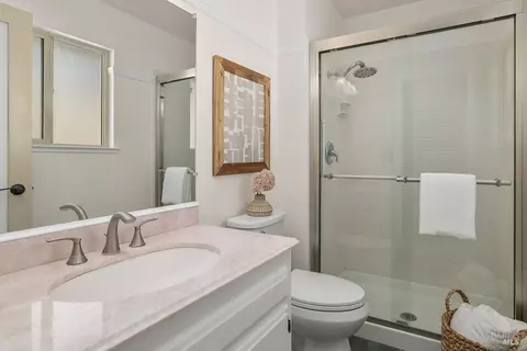 Bath - 727 Alice St, Novato, CA 94945 photo 1 of 2