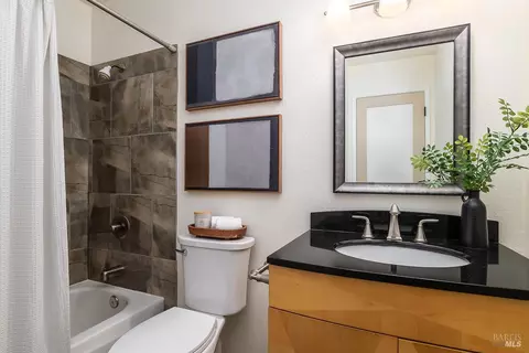 Bath - 727 Alice St, Novato, CA 94945 photo 2 of 2