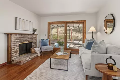 Living - 727 Alice St, Novato, CA 94945 photo 2 of 2
