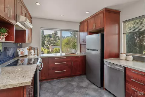 Kitchen - 727 Alice St, Novato, CA 94945 photo 2 of 3