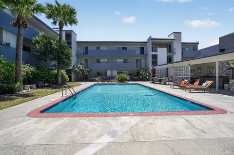 301 Broadway #107, Alameda, CA 94501