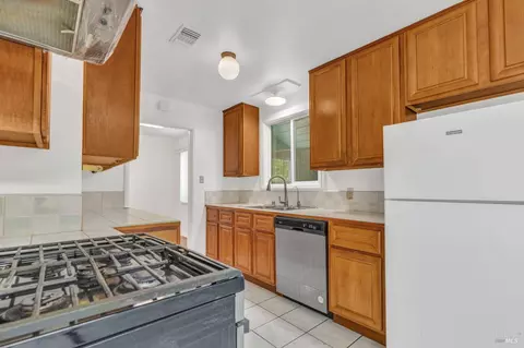 1001 Highland Ave, Vallejo, CA 94590 photo 9