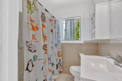 Bath - 1001 Highland Ave, Vallejo, CA 94590 photo 3 of 3