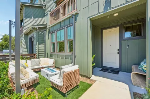 204 Pippin Ct, Sebastopol, CA 95407