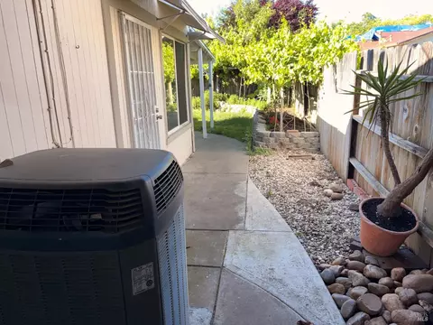 Exterior - 2772 Toland Dr, Fairfield, CA 94534 photo 5 of 8