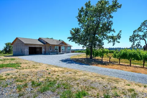 5726 Hall Rd, Santa Rosa, CA 95401