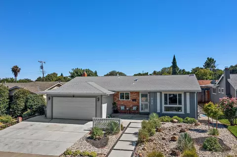 131 Manzanita Dr, Vacaville, CA 95688