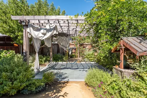 Exterior - 536 Capps Ln, Ukiah, CA 95482 photo 5 of 8
