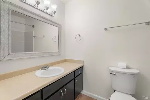 Bath - 536 Capps Ln, Ukiah, CA 95482 photo 3 of 3