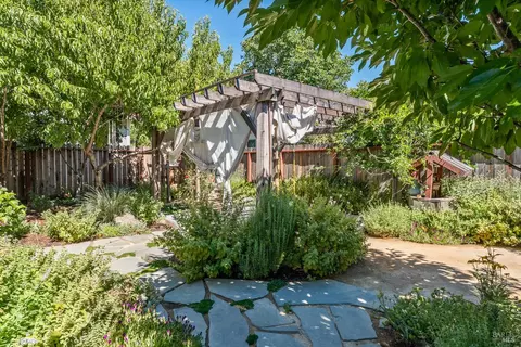 Exterior - 536 Capps Ln, Ukiah, CA 95482 photo 7 of 8