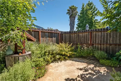 Exterior - 536 Capps Ln, Ukiah, CA 95482 photo 6 of 8