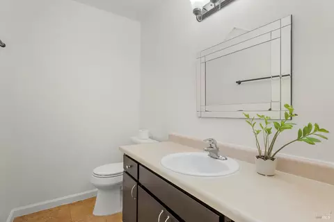 Bath - 536 Capps Ln, Ukiah, CA 95482 photo 1 of 3
