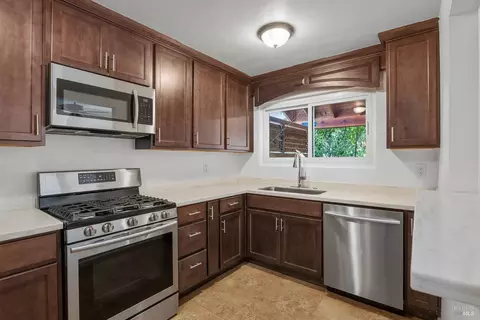 Kitchen - 536 Capps Ln, Ukiah, CA 95482 photo 1 of 2
