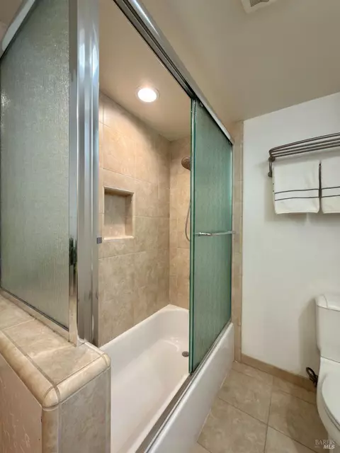 Bath - 15 Romine Way, Vallejo, CA 94591 photo 2 of 2