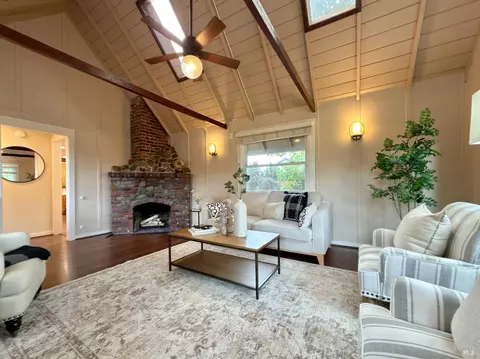 Living - 15 Romine Way, Vallejo, CA 94591 photo 2 of 3