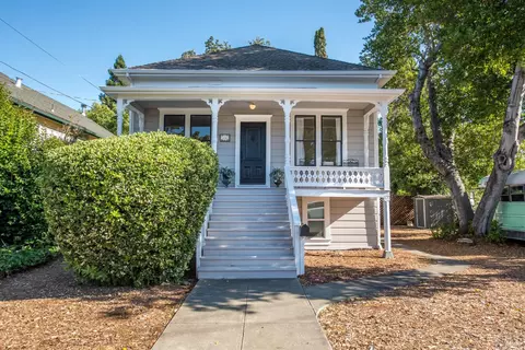 300 W 8th St W, Santa Rosa, CA 95401