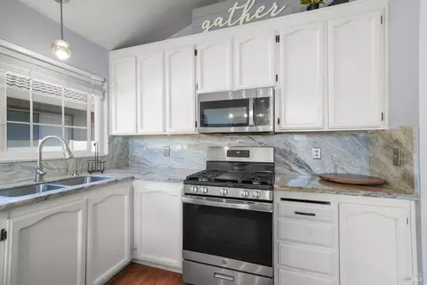 Kitchen - 939 E Atlantic Ave, Fairfield, CA 94533 photo 2 of 4