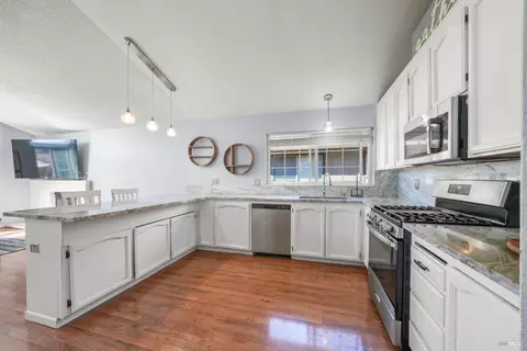 Kitchen - 939 E Atlantic Ave, Fairfield, CA 94533 photo 1 of 4