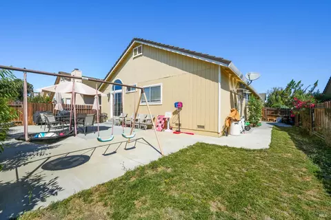 Exterior - 939 E Atlantic Ave, Fairfield, CA 94533 photo 8 of 8