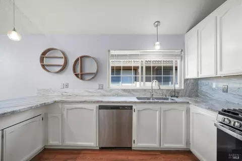 Kitchen - 939 E Atlantic Ave, Fairfield, CA 94533 photo 3 of 4