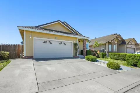 Exterior - 939 E Atlantic Ave, Fairfield, CA 94533 photo 3 of 8