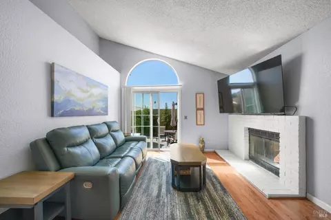 Living - 939 E Atlantic Ave, Fairfield, CA 94533 photo 4 of 4