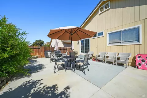 Exterior - 939 E Atlantic Ave, Fairfield, CA 94533 photo 6 of 8
