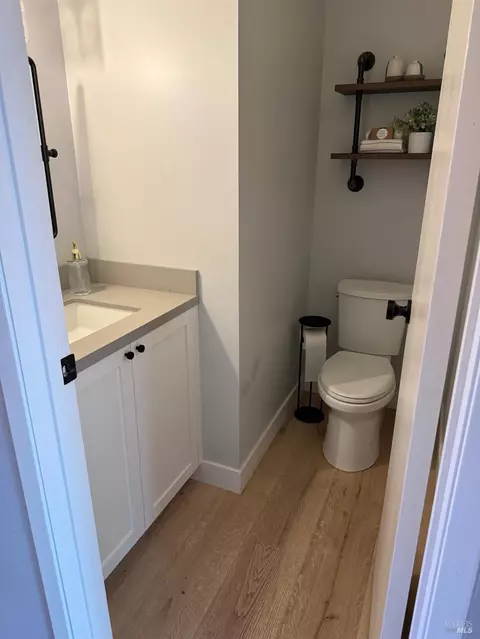 Bath - 455 Donner Ct, Petaluma, CA 94954 photo 1 of 9
