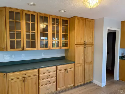 Kitchen - 455 Donner Ct, Petaluma, CA 94954 photo 4 of 5