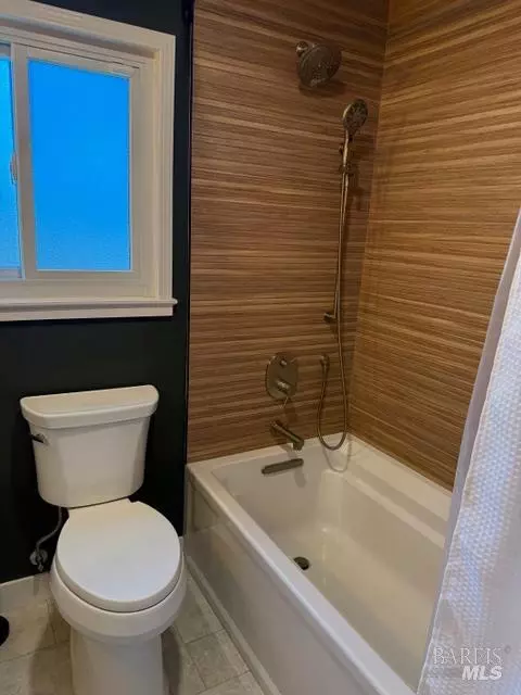 Bath - 455 Donner Ct, Petaluma, CA 94954 photo 3 of 9