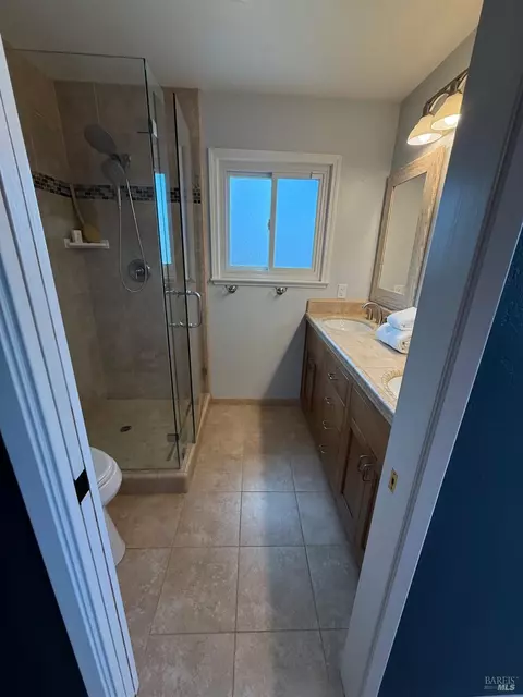 Bath - 455 Donner Ct, Petaluma, CA 94954 photo 6 of 9