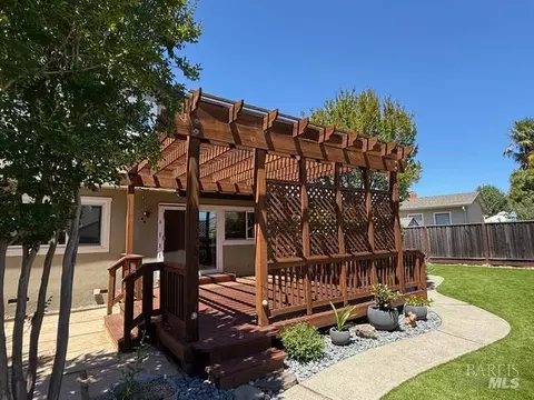 Exterior - 455 Donner Ct, Petaluma, CA 94954 photo 7 of 17