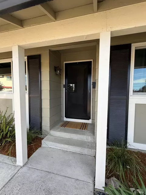 Exterior - 455 Donner Ct, Petaluma, CA 94954 photo 14 of 17