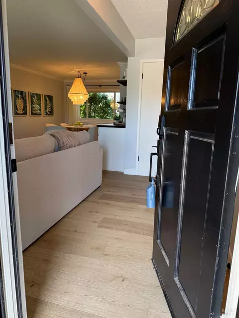Entry Way - 455 Donner Ct, Petaluma, CA 94954 photo 2 of 6