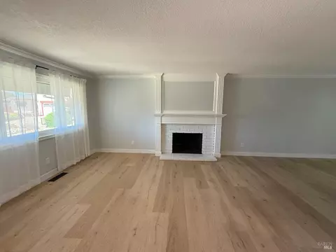 Living - 455 Donner Ct, Petaluma, CA 94954 photo 2 of 5