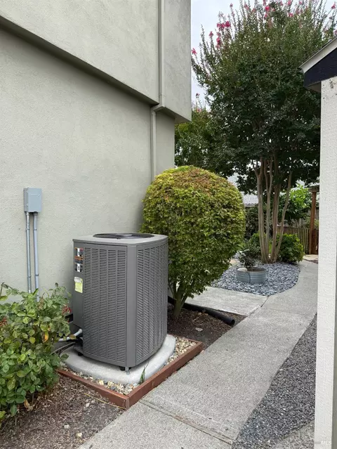 Exterior - 455 Donner Ct, Petaluma, CA 94954 photo 13 of 17