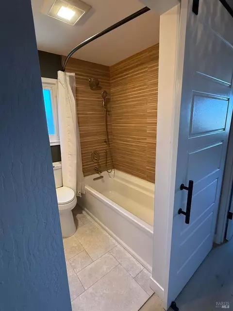 Bath - 455 Donner Ct, Petaluma, CA 94954 photo 2 of 9