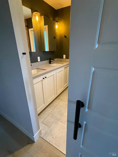 Bath - 455 Donner Ct, Petaluma, CA 94954 photo 4 of 9