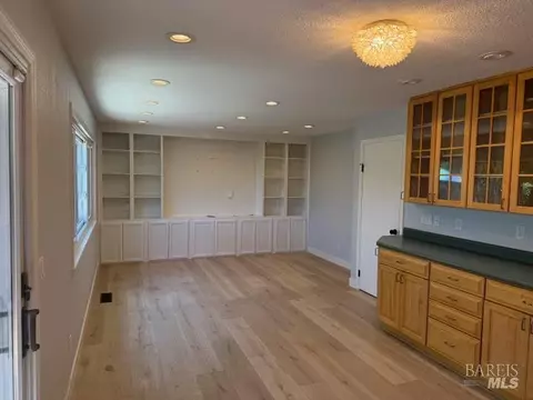 Living - 455 Donner Ct, Petaluma, CA 94954 photo 4 of 5