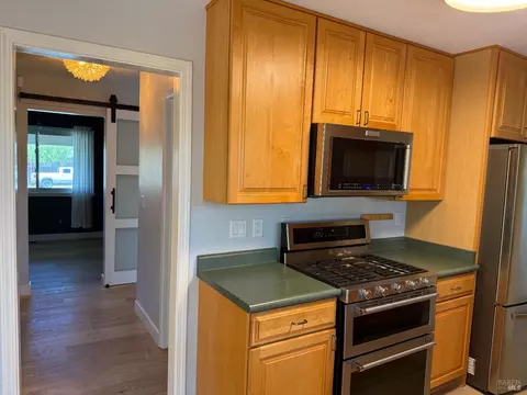 Kitchen - 455 Donner Ct, Petaluma, CA 94954 photo 3 of 5
