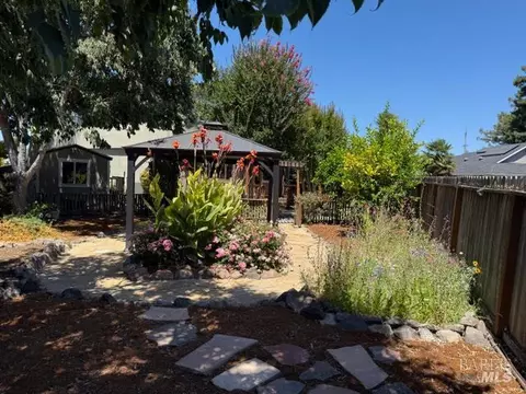 Exterior - 455 Donner Ct, Petaluma, CA 94954 photo 4 of 17
